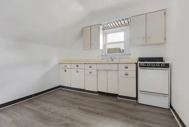 $290,000 | 537 Hartford Avenue, Aurora, IL 60506