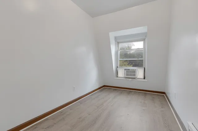 $290,000 | 537 Hartford Avenue, Aurora, IL 60506