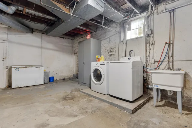 $290,000 | 537 Hartford Avenue, Aurora, IL 60506