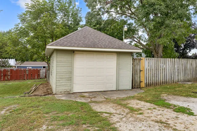 $290,000 | 537 Hartford Avenue, Aurora, IL 60506