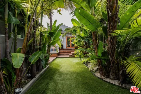 $2,695,000 | 416 Brooks Avenue, Venice, CA 90291