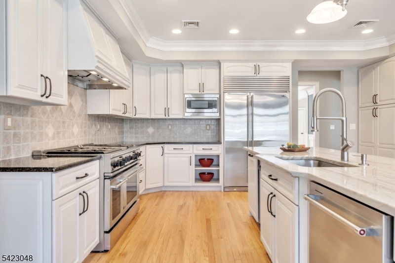 42 Calais Road Mendham, NJ 07945 - Photo 19 of 50