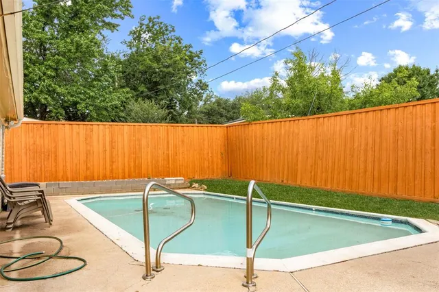 $2,200 | 301 Hallmark Drive, Arlington, TX 76011