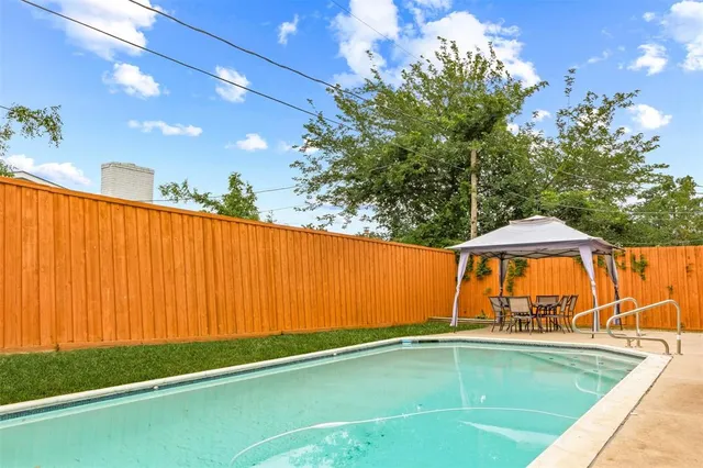 $2,200 | 301 Hallmark Drive, Arlington, TX 76011