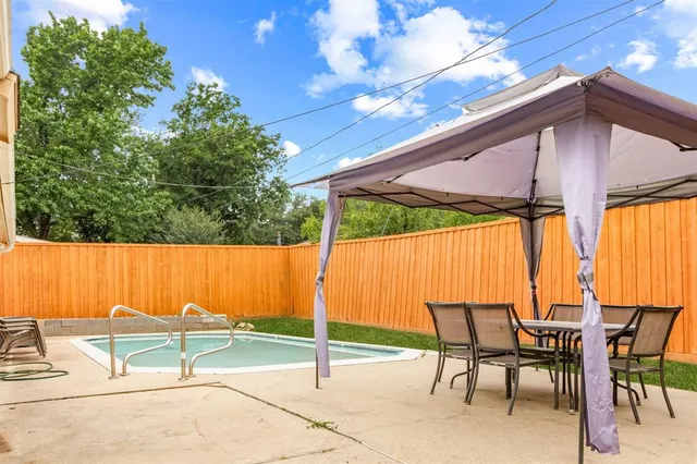 $2,200 | 301 Hallmark Drive, Arlington, TX 76011