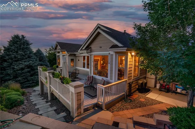 a view of a house with backyard and porch