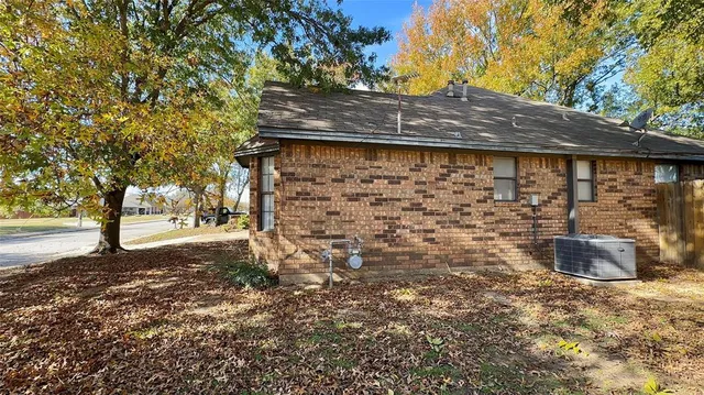 $299,000 | 609 Main Street, Roanoke, TX 76262