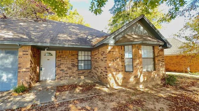 $299,000 | 609 Main Street, Roanoke, TX 76262