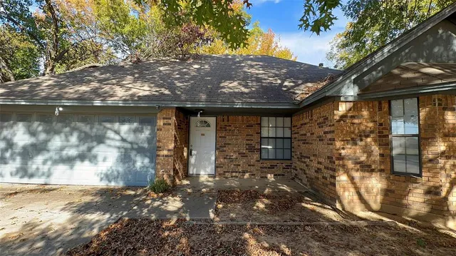 $299,000 | 609 Main Street, Roanoke, TX 76262