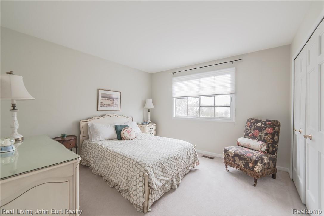 3778 Summit Ridge Drive Rochester, MI 48306 - Photo 28 of 37 Crisp and clean bedroom #3