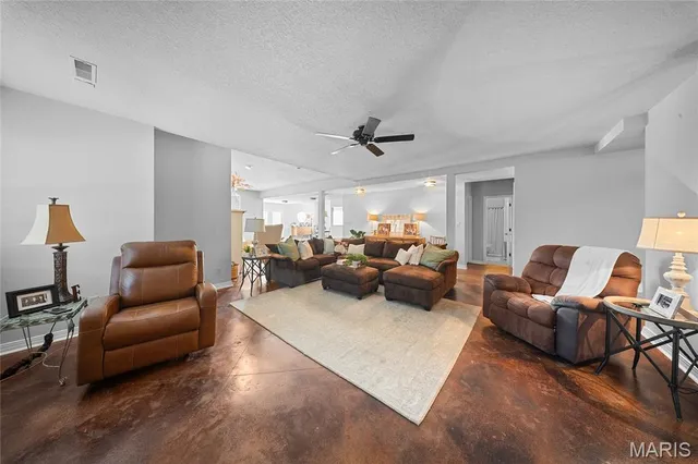 $699,000 | 1001 Paradise Lane, Poplar Bluff, MO 63901