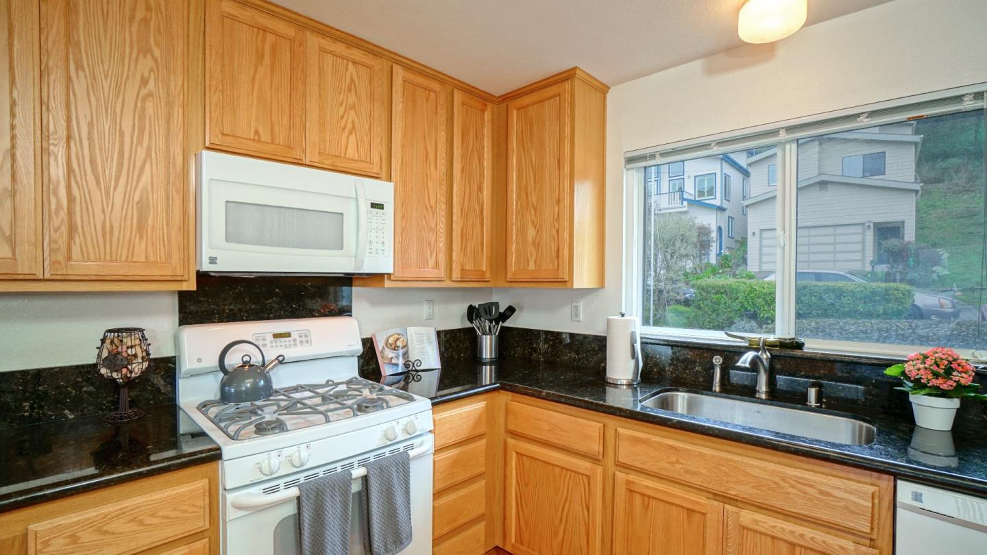 469 Copeland Street Pacifica, CA 94044 - Photo 5 of 45