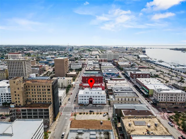 $2,100 | 2102 Mechanic Street, Unit 302, Galveston, TX 77550