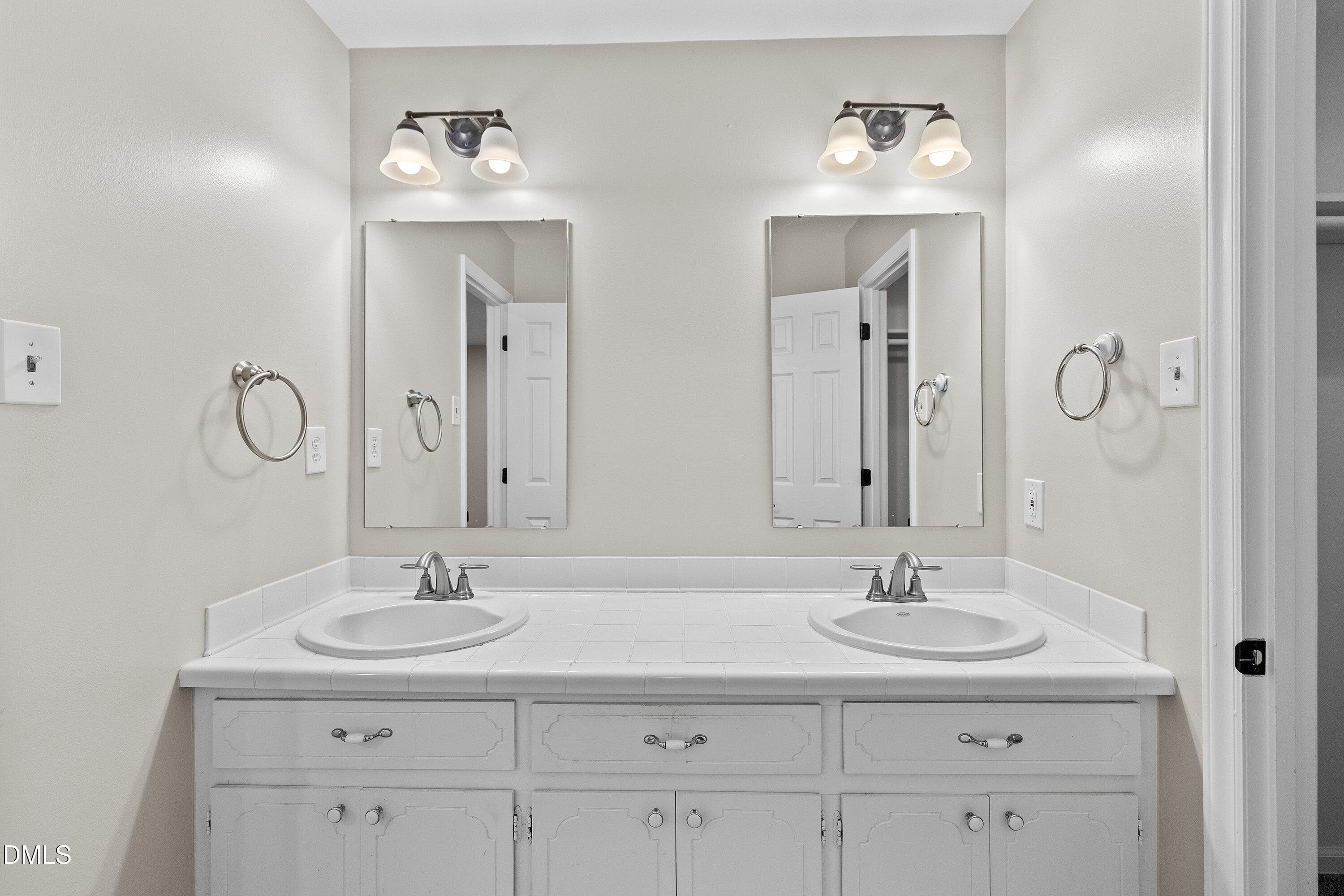 5917 Scalybark Road Durham, NC 27712 - Photo 23 of 47 34-5917 Scalybark _8158