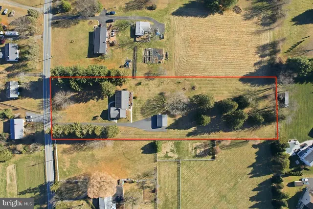 an outdoor view of house with outdoor space