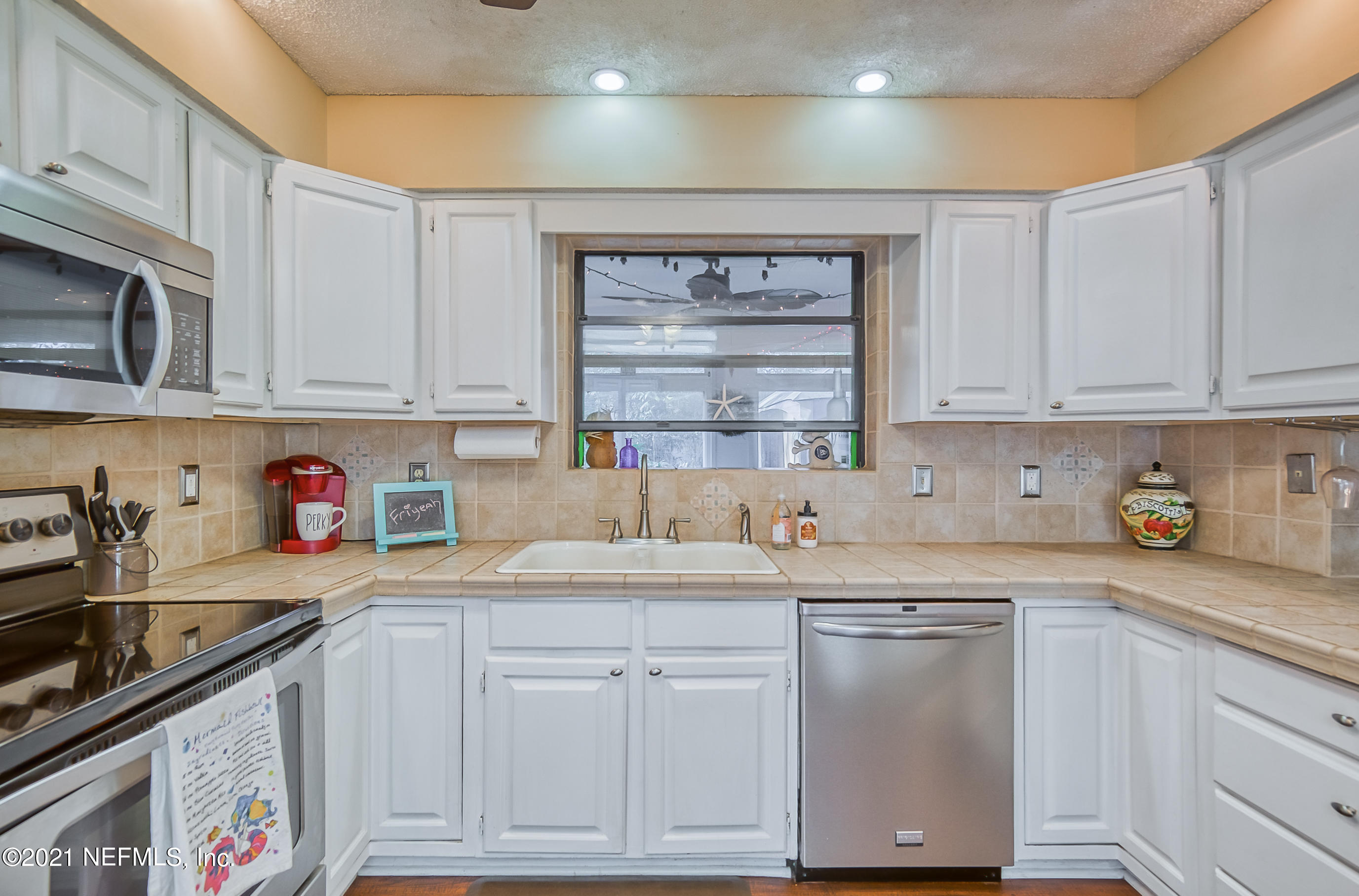 85 Oakwood Road Jacksonville Beach, FL 32250 - Photo 16 of 82 904RealEstatePhotography.com-11