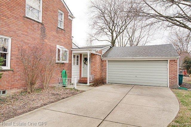 773 Pemberton Road Grosse Pointe, MI 48230 - Photo 23 of 24 22 0022 garage.jpg