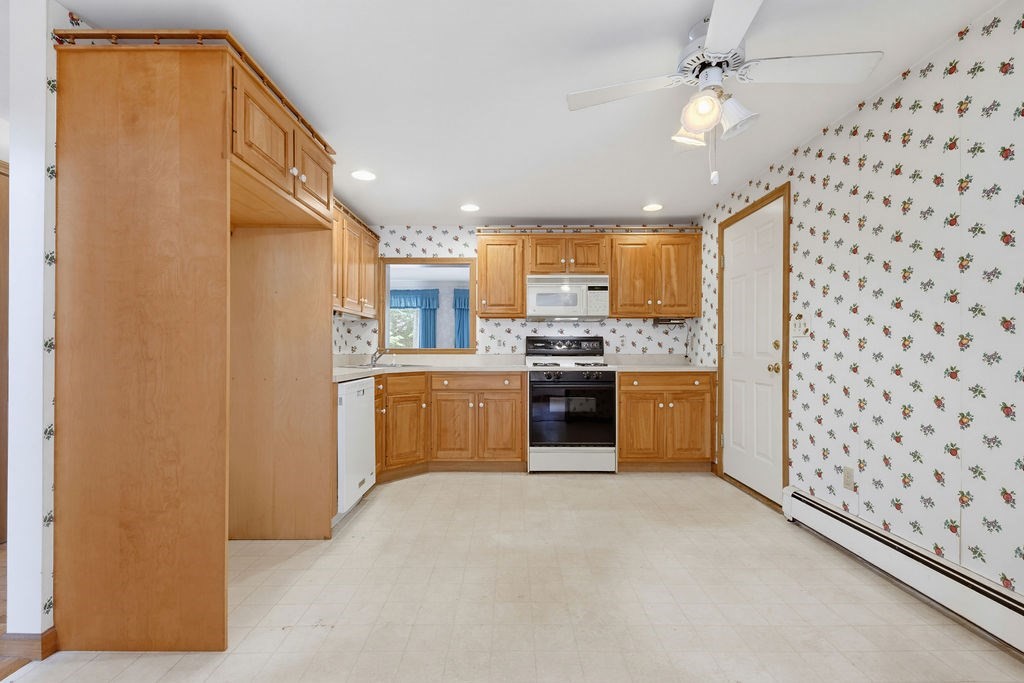 24 Cinnamon Circle, Unit 24 Walpole, MA 02081 - Photo 5 of 30