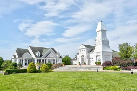$1,295,000 | 2 Heirloom Court, Rye Brook, NY 10573