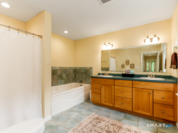 34 R Goldfinch Road Durham, CT 06422 - Photo 20 of 36 Primary full bathroom