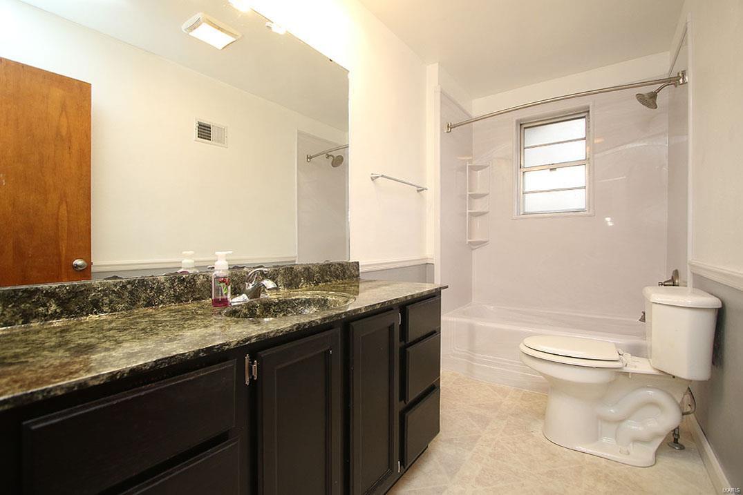 313 Old Fullerton Road Swansea, IL 62226 - Photo 9 of 19