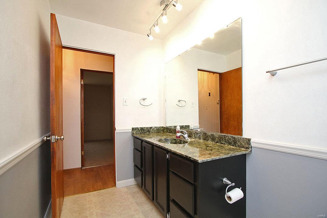 313 Old Fullerton Road Swansea, IL 62226 - Photo 10 of 19