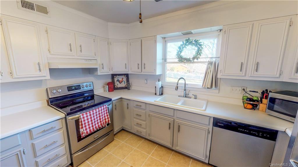 148 Martin Branch Road Leicester, NC 28748 - Photo 4 of 20 Gallery Image 4