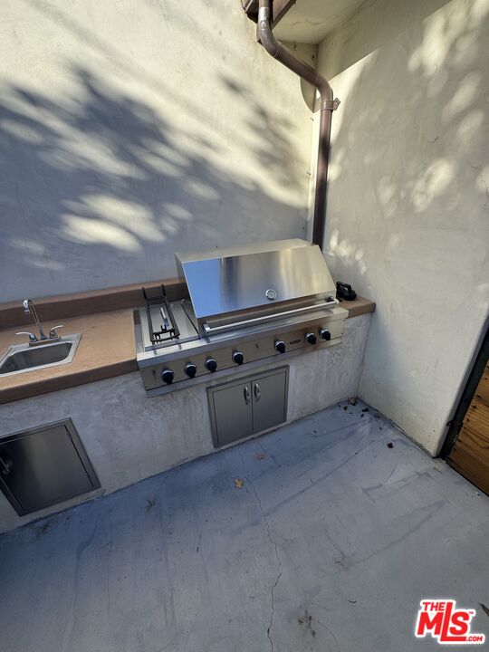 5515 Ruthwood Drive Calabasas, CA 91302 - Photo 17 of 48 a view of a garage