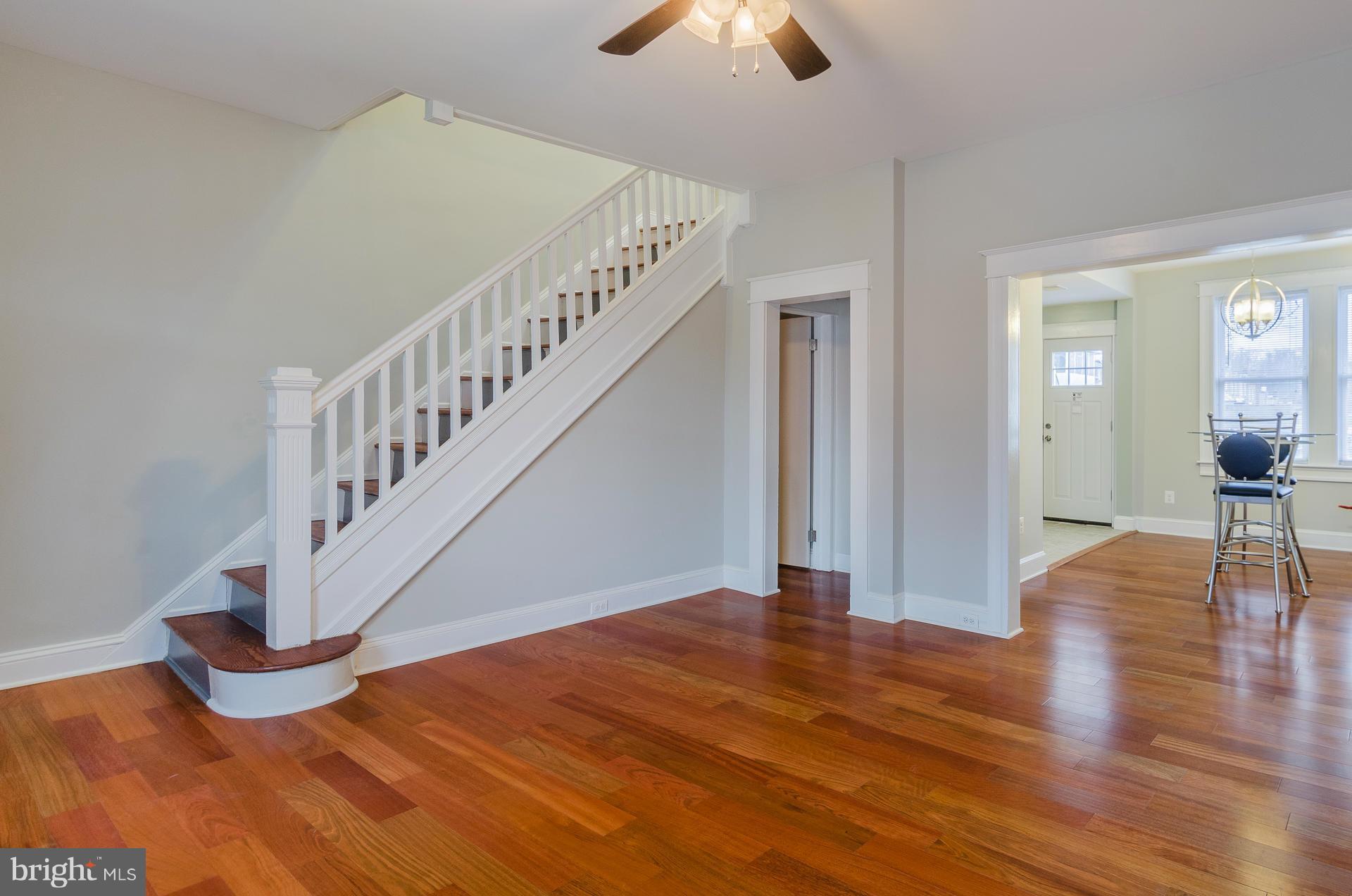109 South Tremont Road Baltimore, MD 21229 - Photo 3 of 30 Living Room