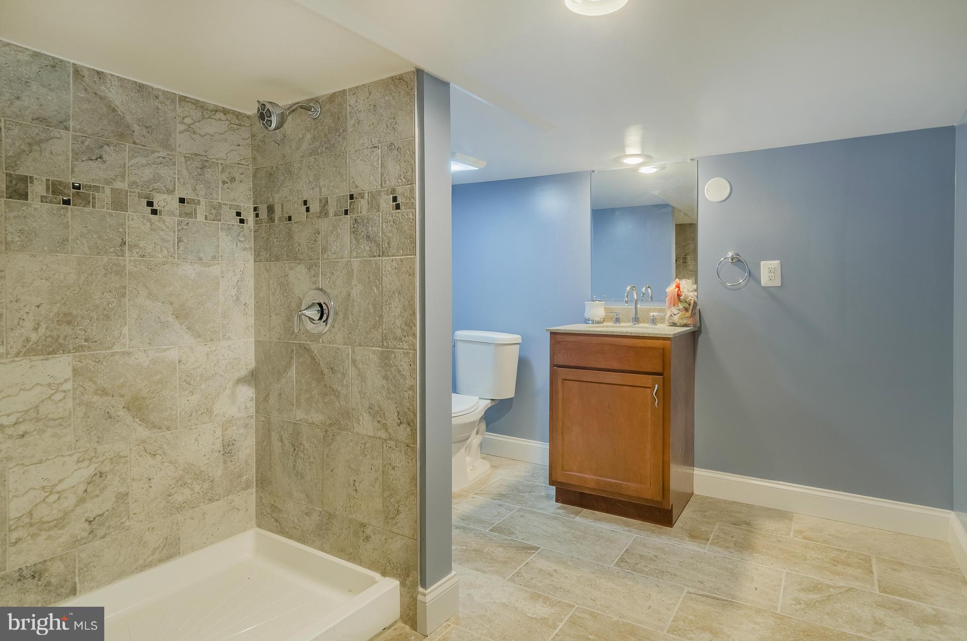 109 South Tremont Road Baltimore, MD 21229 - Photo 23 of 30 Bath