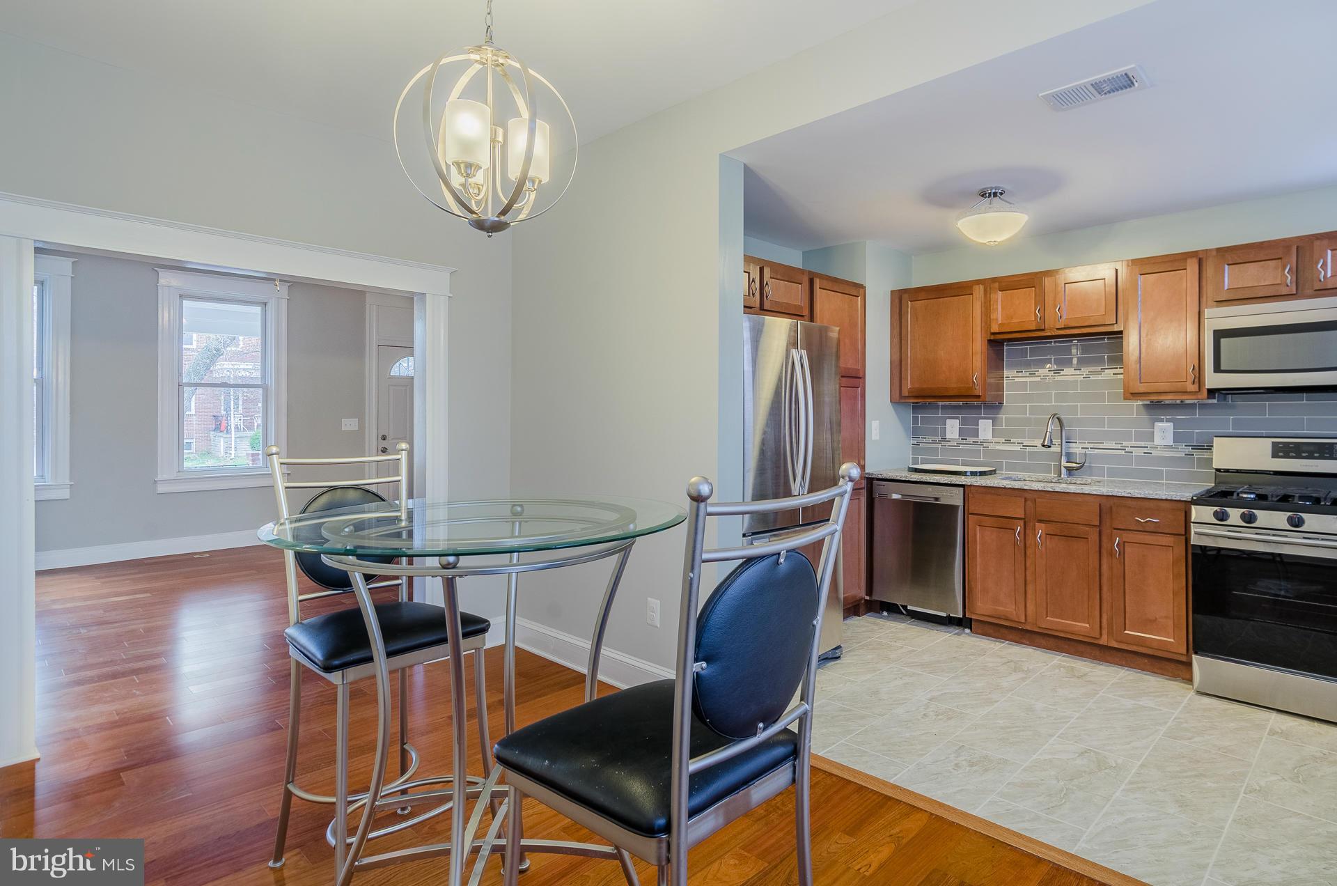 109 South Tremont Road Baltimore, MD 21229 - Photo 7 of 30 Dining Room