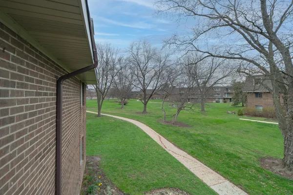 $219,900 | 144 East Bailey Road, Unit G, Naperville, IL 60565
