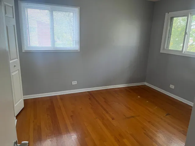 $2,200 | 952 Virginia Lane, Elmhurst, IL 60126