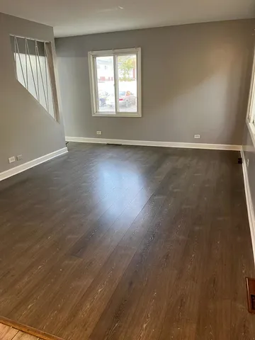 $2,200 | 952 Virginia Lane, Elmhurst, IL 60126