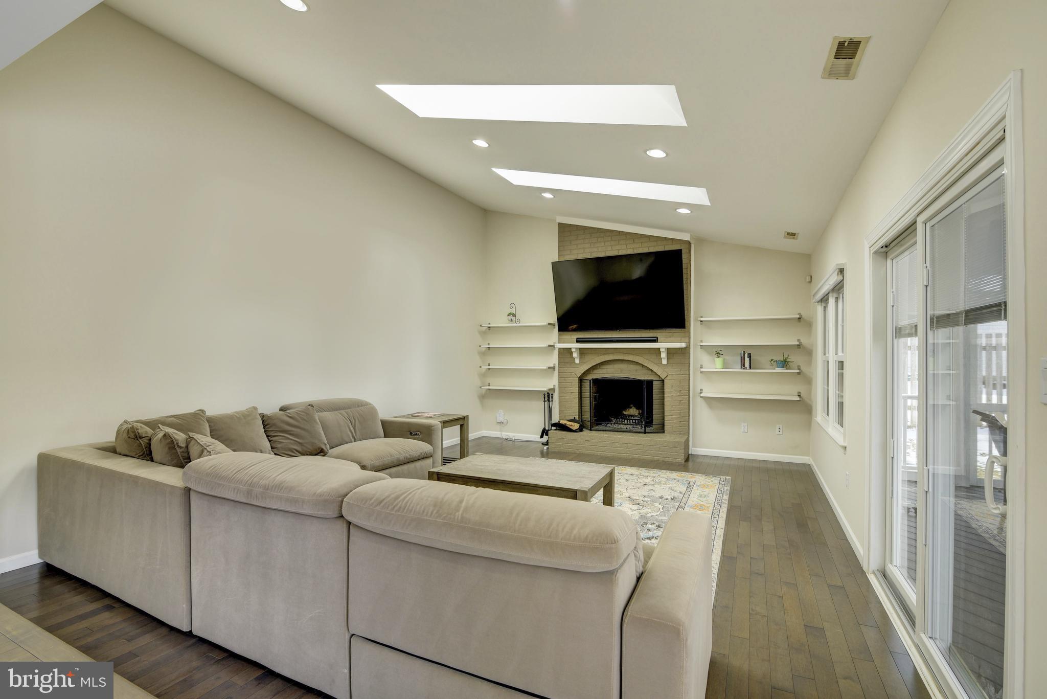 8911 Old Courthouse Road Vienna, VA 22182 - Photo 15 of 62