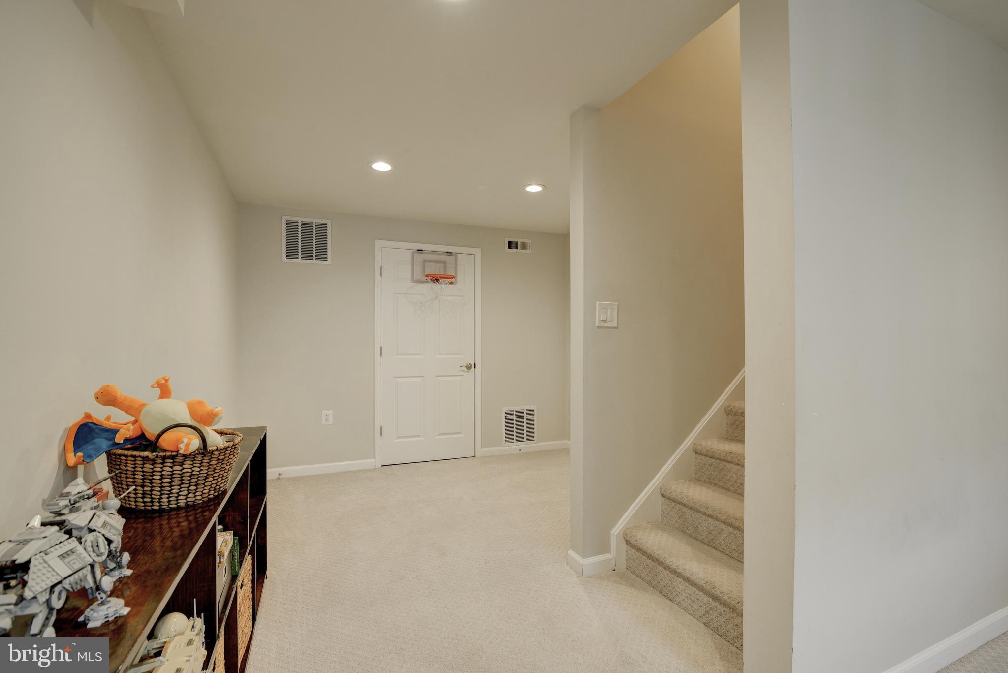 8911 Old Courthouse Road Vienna, VA 22182 - Photo 39 of 62