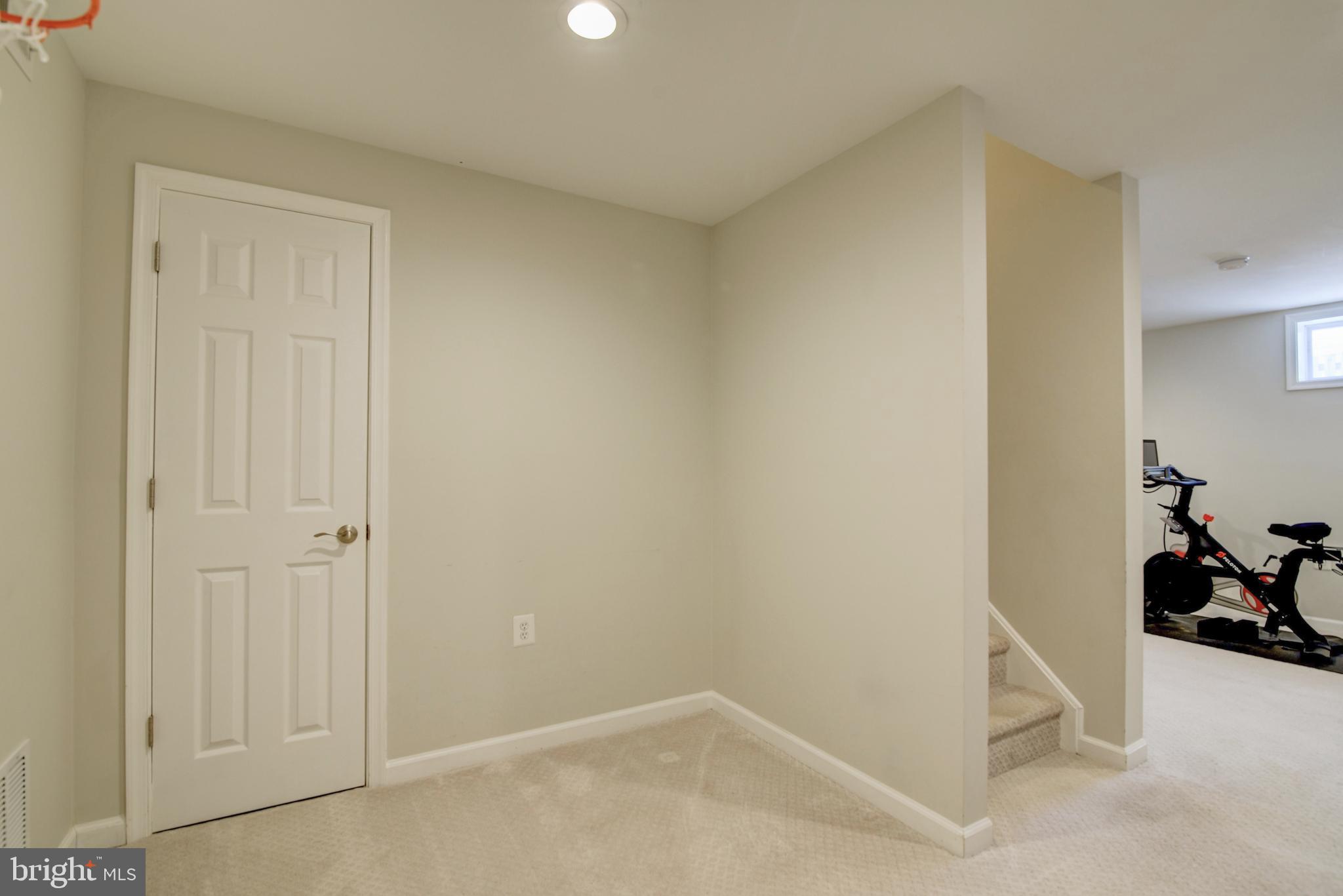 8911 Old Courthouse Road Vienna, VA 22182 - Photo 40 of 62