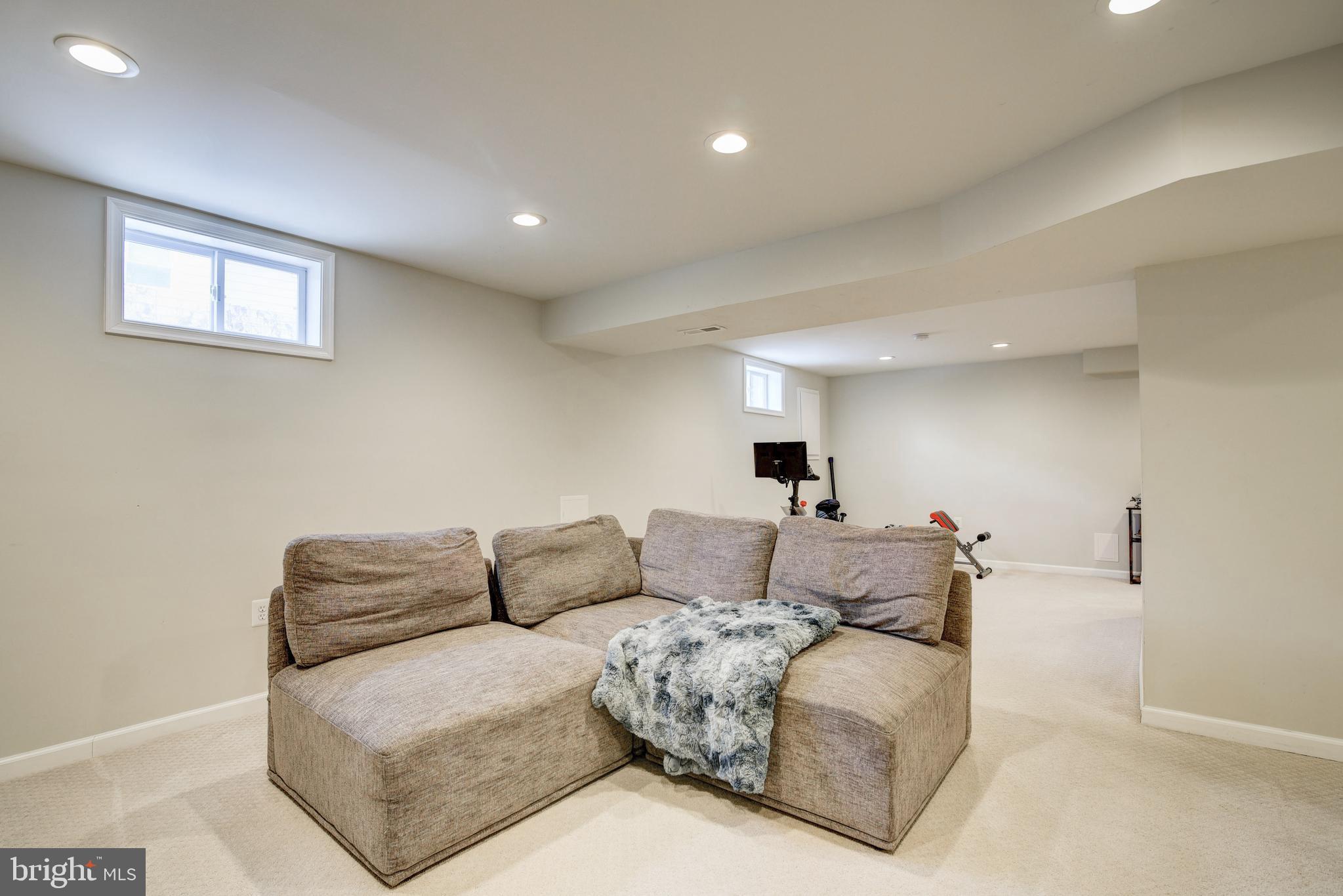 8911 Old Courthouse Road Vienna, VA 22182 - Photo 43 of 62