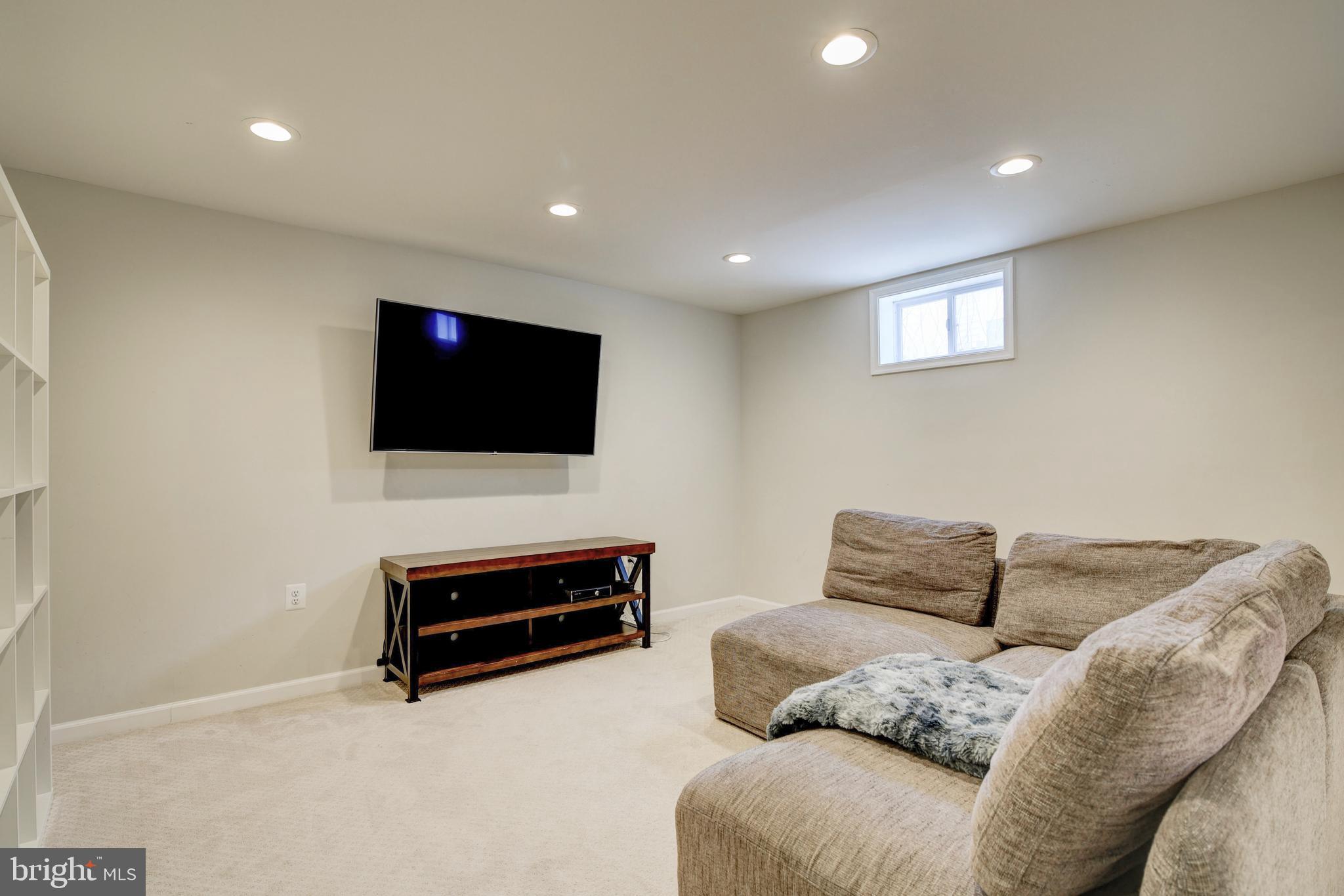 8911 Old Courthouse Road Vienna, VA 22182 - Photo 45 of 62