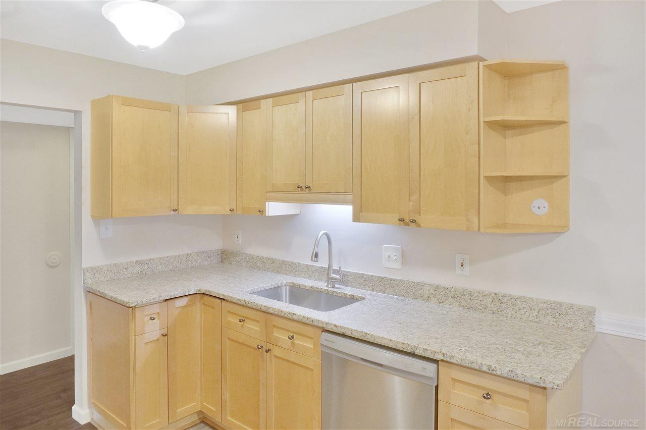 525 East University Drive Rochester, MI 48307 - Photo 6 of 44 50023381-5.JPG