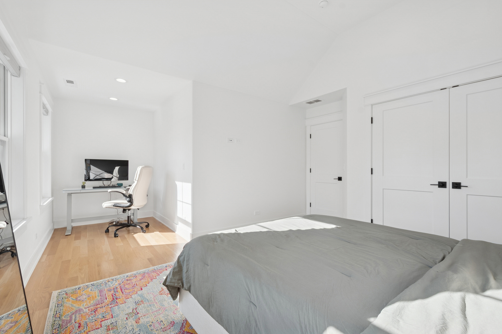 928 Hunter Road Glenview, IL 60025 - Photo 24 of 40 a bedroom with a bed and a chair