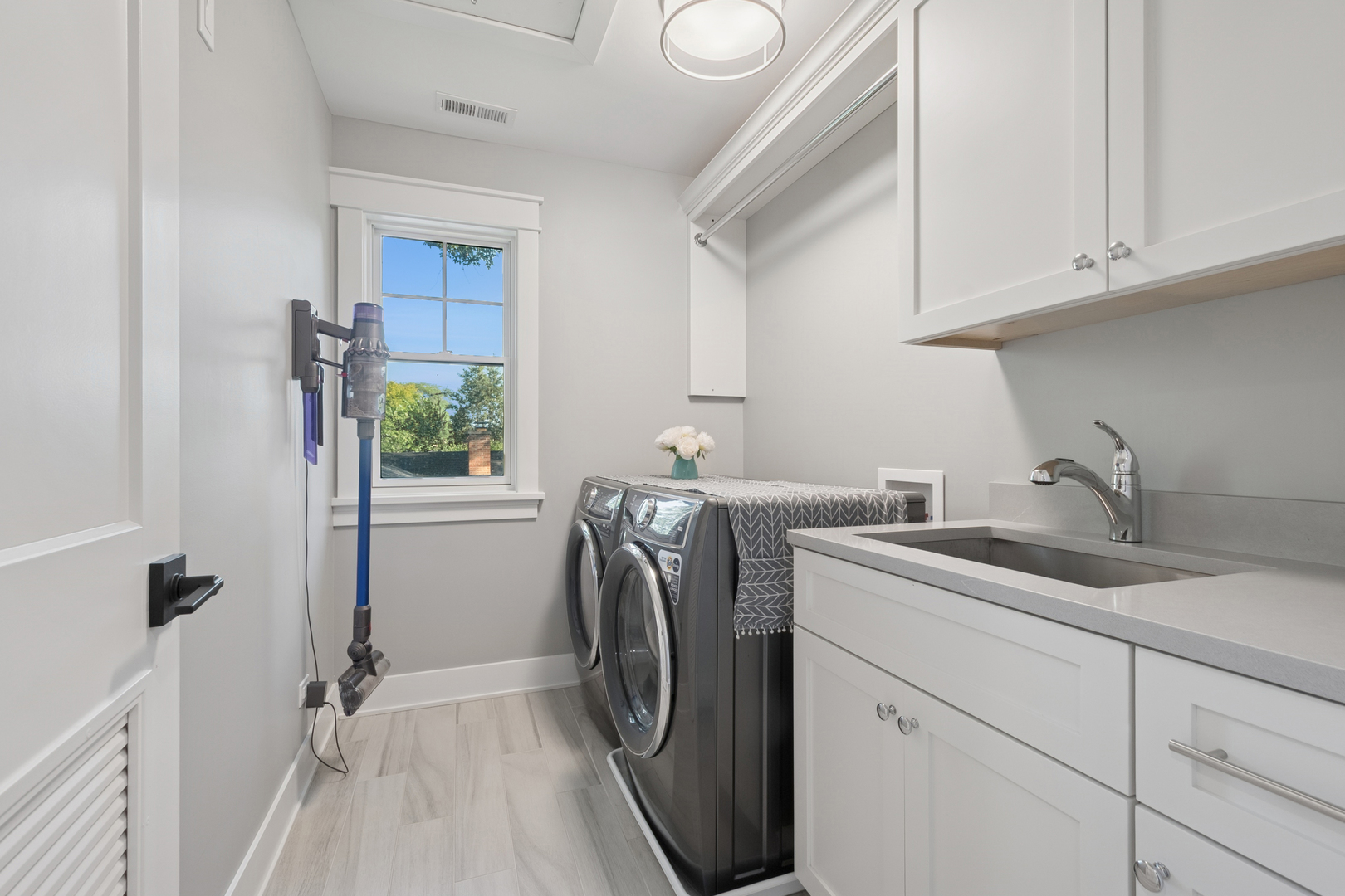 928 Hunter Road Glenview, IL 60025 - Photo 29 of 40 a utility room with sink dryer and washer