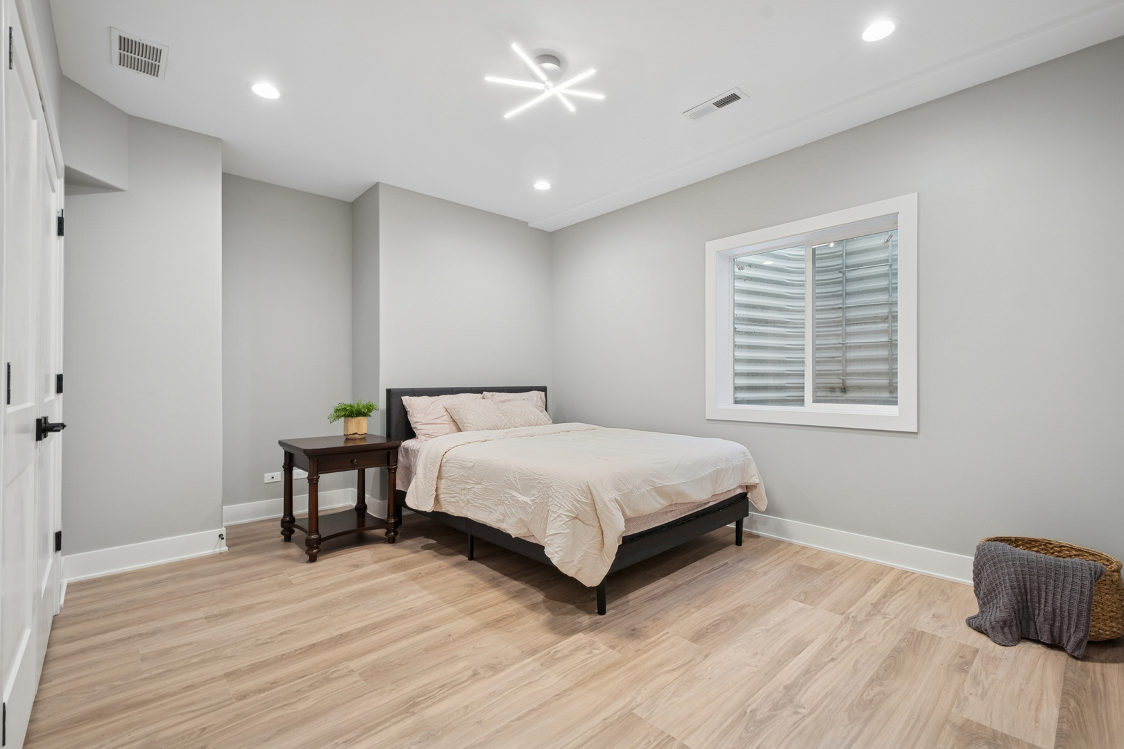 928 Hunter Road Glenview, IL 60025 - Photo 32 of 40 a bedroom with a large bed and a chandelier