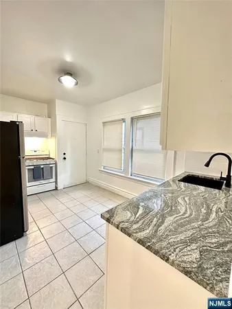 $2,500 | 48 Maple Avenue, Unit 2, Montclair, NJ 07042