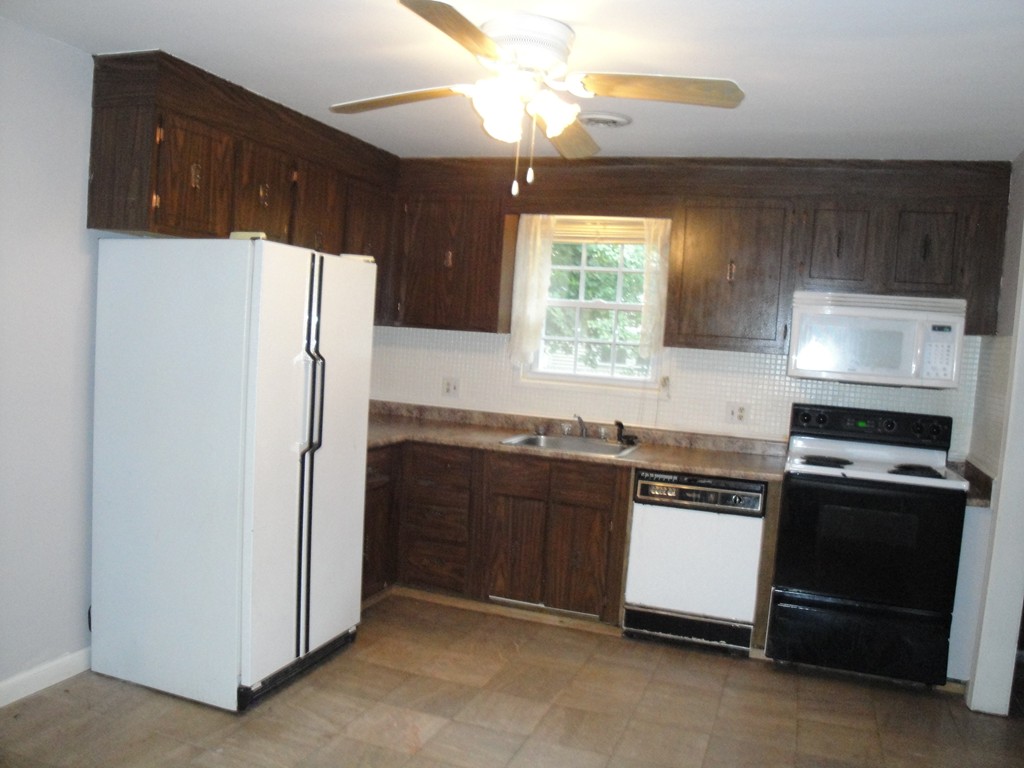 53 Pilgrim Circle, Unit 53 Methuen, MA 01844 - Photo 2 of 9