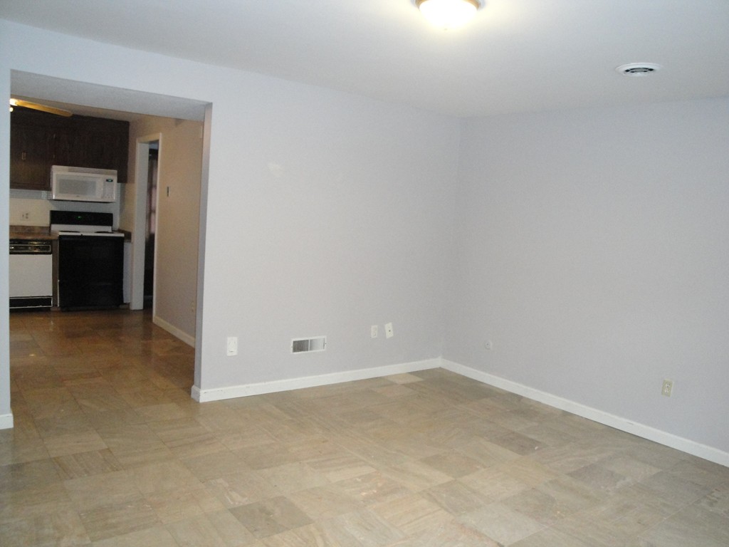 53 Pilgrim Circle, Unit 53 Methuen, MA 01844 - Photo 4 of 9