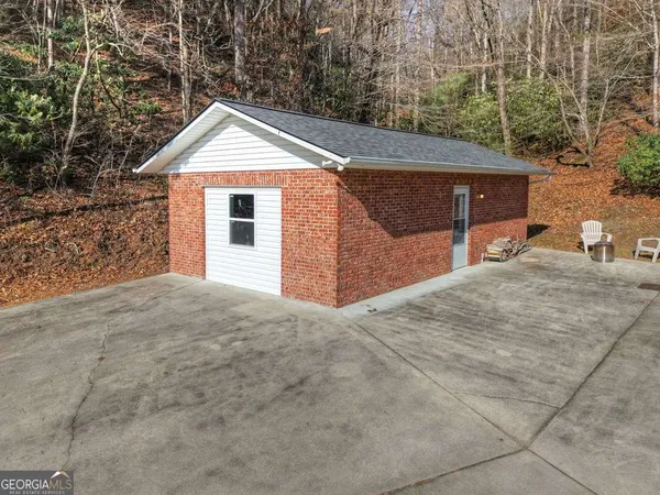 a view of backyard of house