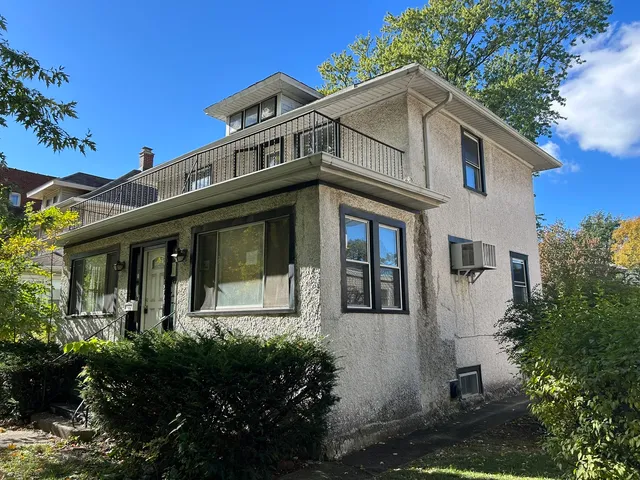 $279,900 | 837 South Humphrey Avenue, Oak Park, IL 60304