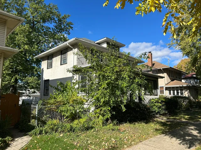 $279,900 | 837 South Humphrey Avenue, Oak Park, IL 60304