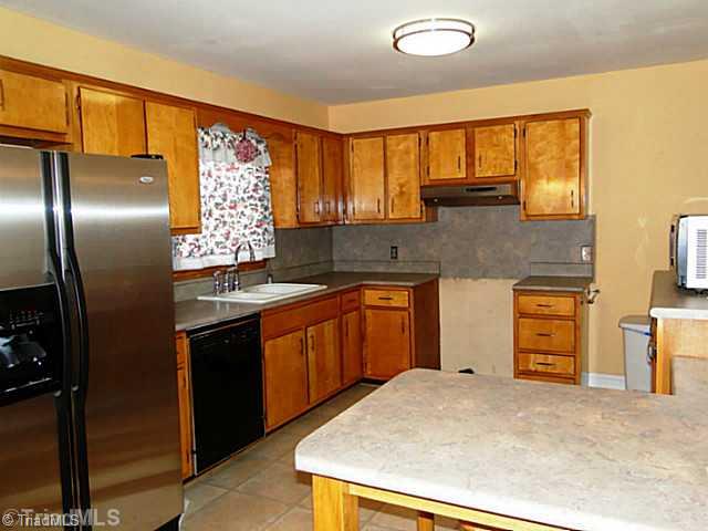 209 Hampton Drive High Point, NC 27265 - Photo 4 of 14 Kitchen. view of kitchen. lot s of cabinets New counter top and bar.